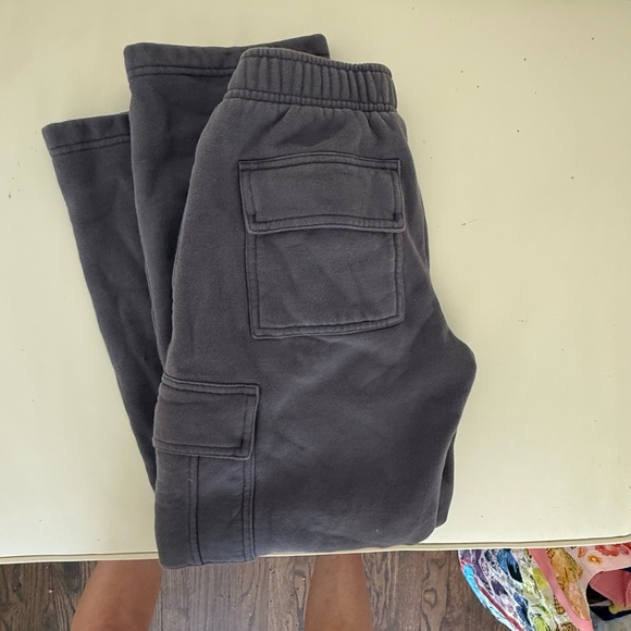 Aritzia Gray Cargo Sweatpants - Picture 1 of 4